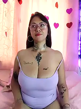 Snapshot of Saloome- chatting on March 19, 5:06 pm Saloome- online show from March 19, 5:06 pm