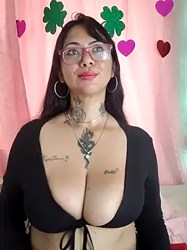 Snapshot of Saloome- chatting on March 17, 5:16 pm Saloome- online show from March 17, 5:16 pm