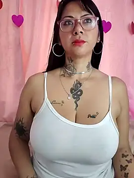 Snapshot of Saloome- chatting on February 27, 2:00 pm Saloome- online show from February 27, 2:00 pm
