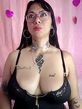 Snapshot of Saloome- chatting on March 14, 1:46 pm Saloome- online show from March 14, 1:46 pm