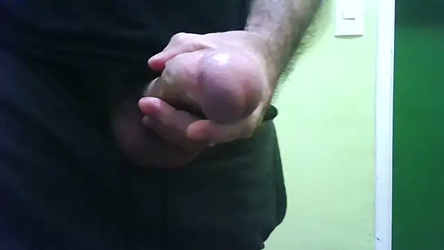 loganwolverine02 online show from May 6, 5:06 pm