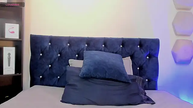 yulianademond66 online show from June 16, 8:09 pm