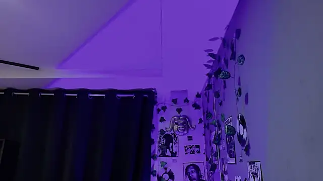 yulianademond66 online show from April 22, 2:13 pm