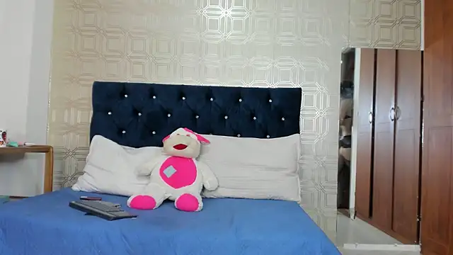yulianademond66 online show from February 17, 9:21 pm