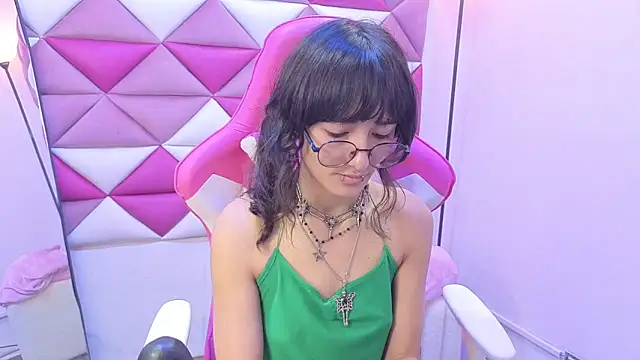 Snapshot of Danny_Face chatting on February 9, 2:04 pm Danny Face online show from February 9, 2:04 pm