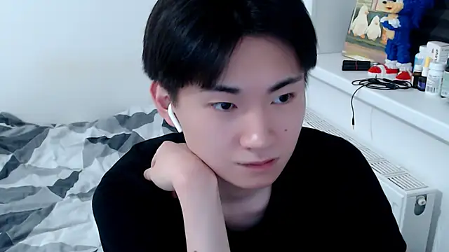 Miram Yu online show from May 1, 9:31 pm