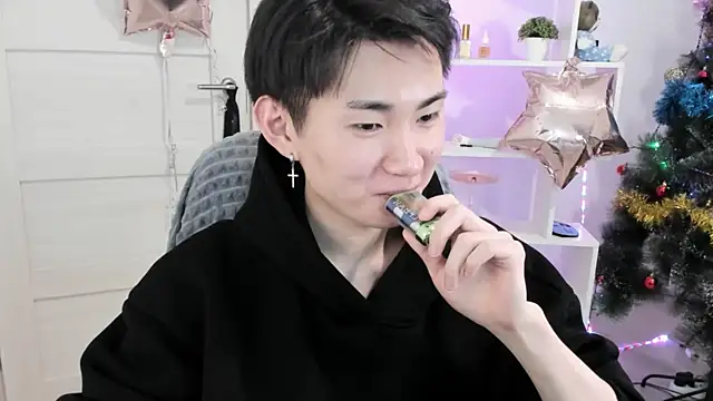 Snapshot of Miram_Yu chatting on December 22, 3:22 am Miram Yu online show from December 22, 3:22 am