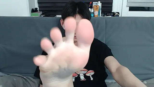 Snapshot of Miram_Yu chatting on February 24, 12:41 am Miram Yu online show from February 24, 12:41 am
