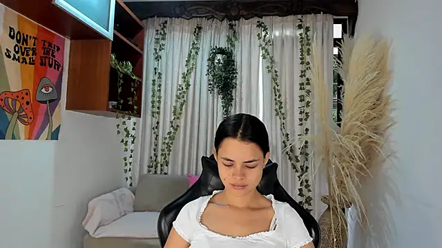 HannaRhodes online show from March 31, 2:41 pm