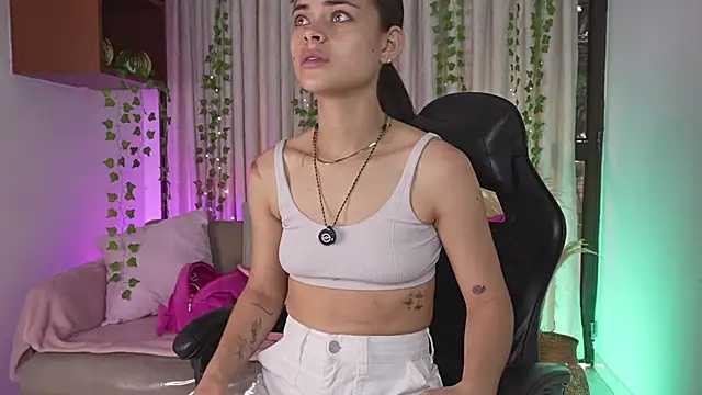 HannaRhodes online show from December 2, 2:08 pm