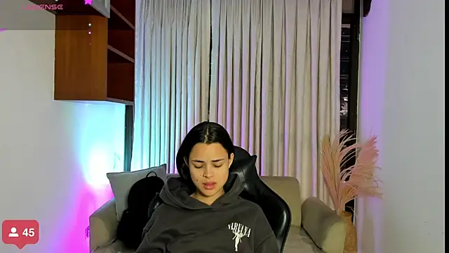 HannaRhodes online show from November 4, 1:37 pm