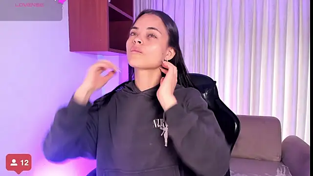 HannaRhodes online show from November 6, 2:21 pm