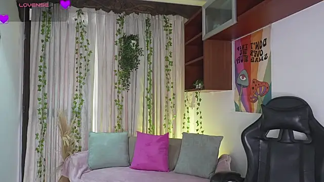 HannaRhodes online show from February 5, 1:51 pm