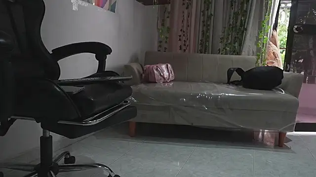 HannaRhodes online show from February 7, 1:41 pm