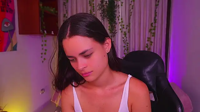 HannaRhodes online show from March 9, 2:42 pm