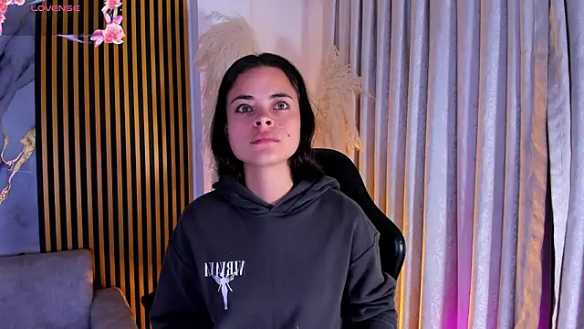 HannaRhodes online show from March 22, 10:50 am