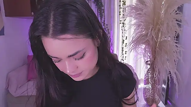 HannaRhodes online show from March 29, 5:25 pm