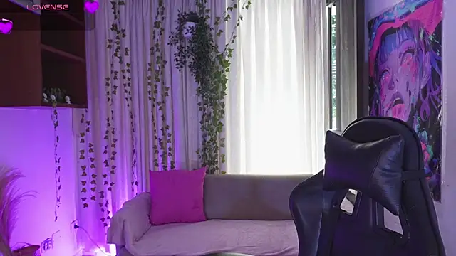 HannaRhodes online show from February 14, 3:01 pm