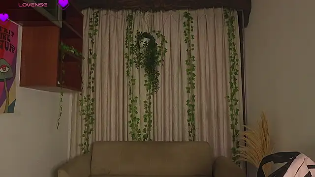 HannaRhodes online show from March 13, 3:28 pm