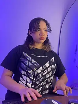 MadelineBenet online show from November 18, 3:21 am