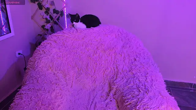 MadelineBenet online show from September 29, 1:12 am