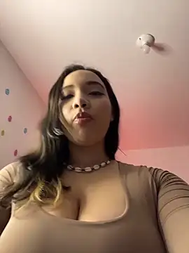 MadelineBenet online show from April 7, 4:36 am