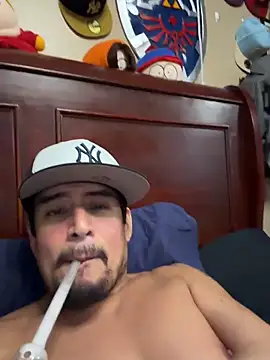 Snapshot of TommyPNP2846 chatting on December 16, 4:33 pm TommyPNP2846 online show from December 16, 4:33 pm