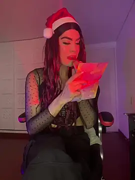 Snapshot of Mia_Frank_ chatting on December 19, 8:55 pm Mia Frank online show from December 19, 8:55 pm