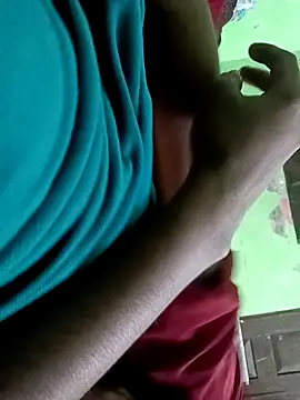 Snapshot of QUEEN-X-CPL chatting on February 18, 5:53 pm QUEEN-X-CPL online show from February 18, 5:53 pm