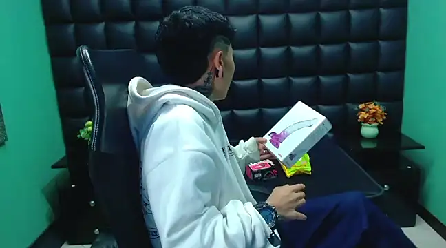 Im Mathias online show from March 13, 2:27 am