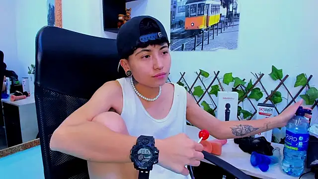 Im Mathias online show from November 23, 4:06 pm