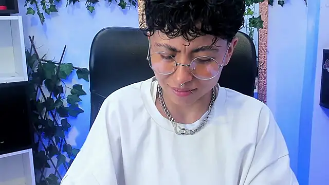 Snapshot of Im_Mathias chatting on February 13, 2:11 am Im Mathias online show from February 13, 2:11 am