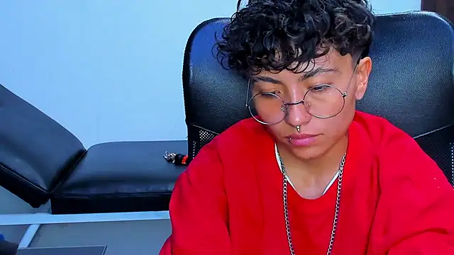 Snapshot of Im_Mathias chatting on February 15, 8:13 am Im Mathias online show from February 15, 8:13 am