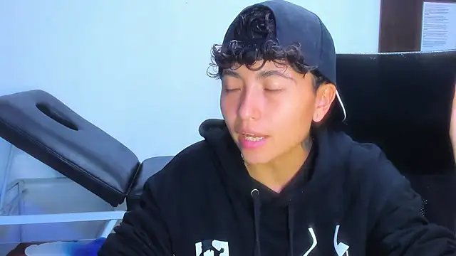 Snapshot of Im_Mathias chatting on February 11, 3:28 am Im Mathias online show from February 11, 3:28 am