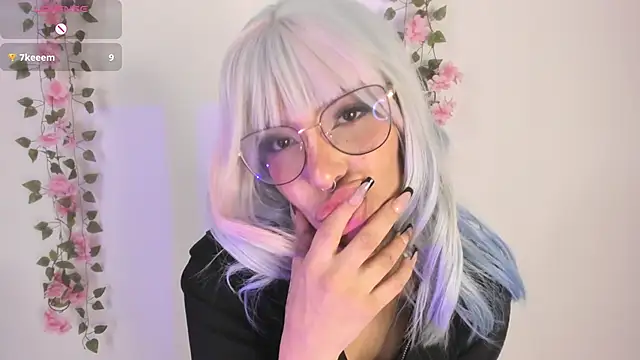Snapshot of Luna-Chann chatting on June 15, 8:08 pm Luna-Chann online show from June 15, 8:08 pm
