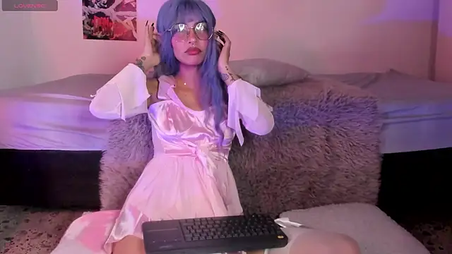 Luna-Chann online show from October 31, 8:38 pm