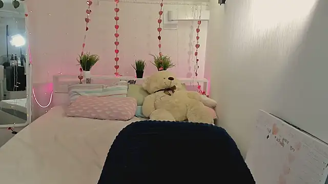 Snapshot of DreamyLuna chatting on October 9, 8:53 pm DreamyLuna online show from October 9, 8:53 pm