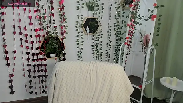 Snapshot of DreamyLuna chatting on March 1, 8:32 pm DreamyLuna online show from March 1, 8:32 pm