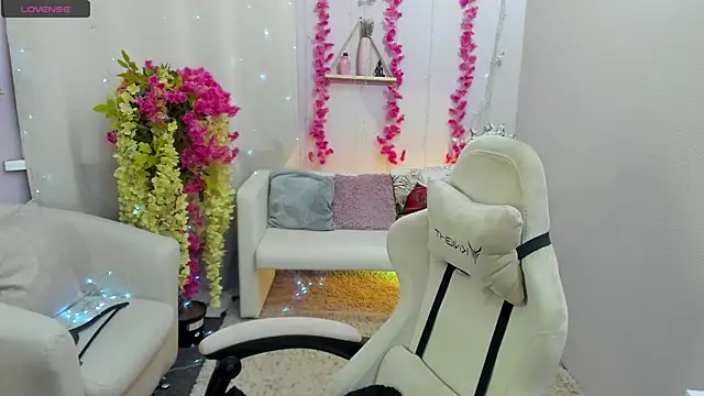 Snapshot of DreamyLuna chatting on September 27, 8:04 pm DreamyLuna online show from September 27, 8:04 pm