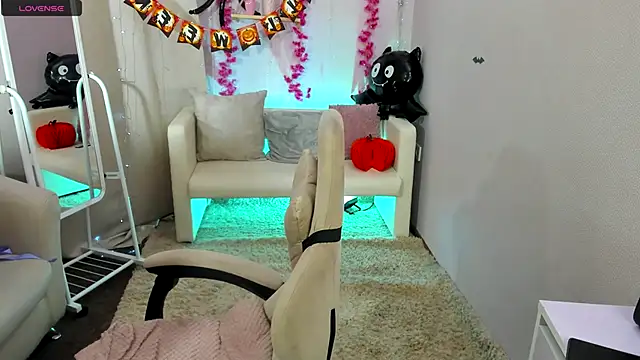 Snapshot of DreamyLuna chatting on October 18, 8:33 pm DreamyLuna online show from October 18, 8:33 pm