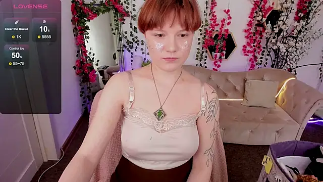 DreamyLuna online show from November 22, 8:40 pm