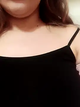 Snapshot of Hotoufia38 chatting on February 3, 8:35 pm Hotoufia38 online show from February 3, 8:35 pm