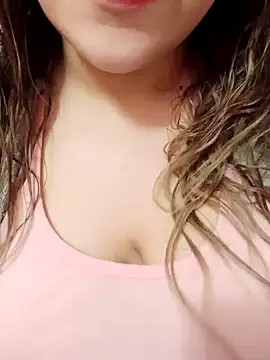 Snapshot of Hotoufia38 chatting on February 20, 6:57 pm Hotoufia38 online show from February 20, 6:57 pm