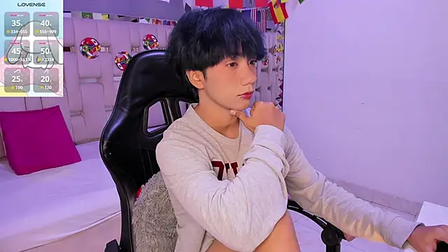 Snapshot of Eriol_ chatting on June 19, 3:56 am Eriol online show from June 19, 3:56 am