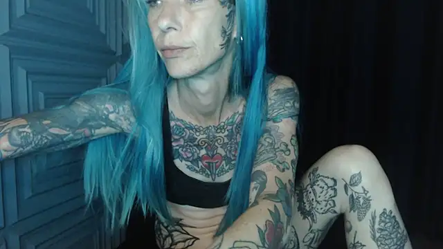 Snapshot of RavenryderUK chatting on May 31, 8:20 pm RavenryderUK online show from May 31, 8:20 pm