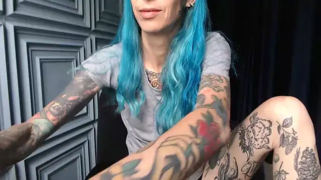Snapshot of RavenryderUK chatting on June 2, 9:31 am RavenryderUK online show from June 2, 9:31 am