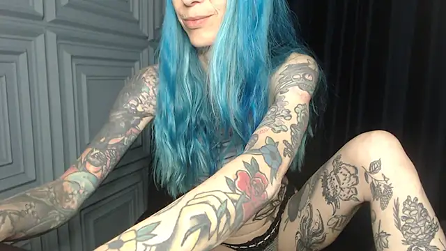 Snapshot of RavenryderUK chatting on May 3, 8:56 pm RavenryderUK online show from May 3, 8:56 pm