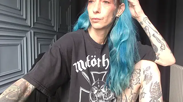 Snapshot of RavenryderUK chatting on May 21, 10:34 am RavenryderUK online show from May 21, 10:34 am