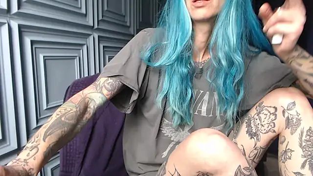 Snapshot of RavenryderUK chatting on June 4, 9:47 am RavenryderUK online show from June 4, 9:47 am