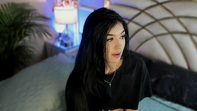 Snapshot of scarlet_hill chatting on January 12, 5:56 am scarlet hill online show from January 12, 5:56 am